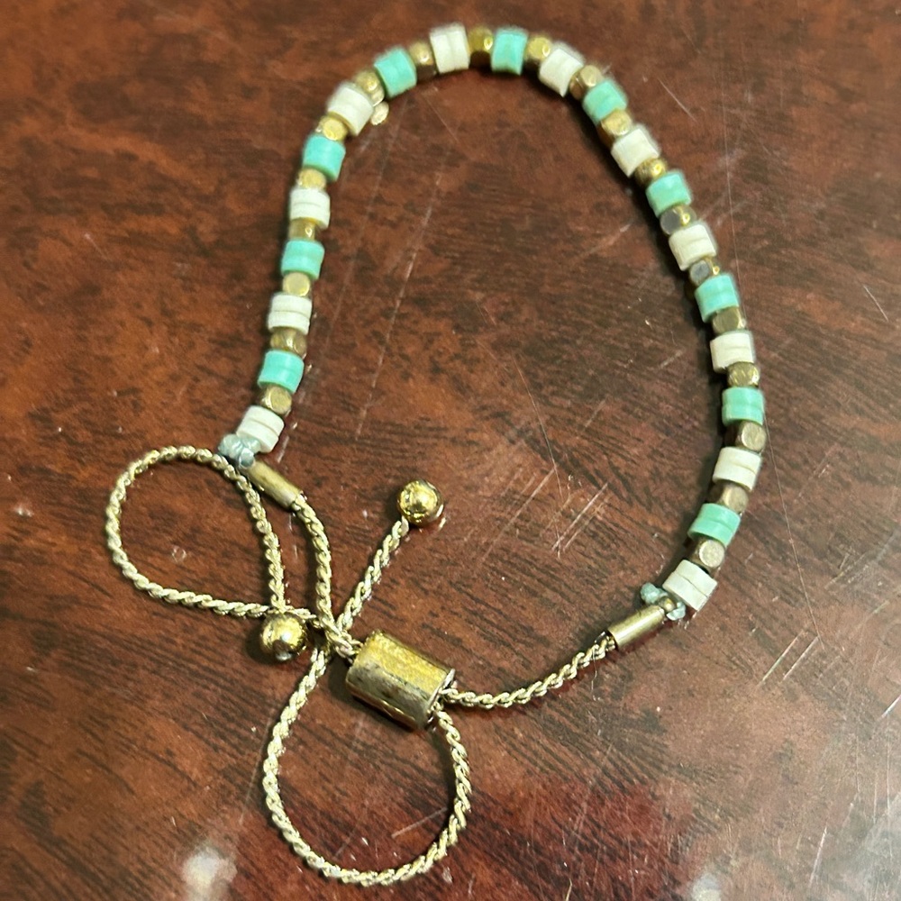 Beaded Bracelet with Adjustable Gold Chain